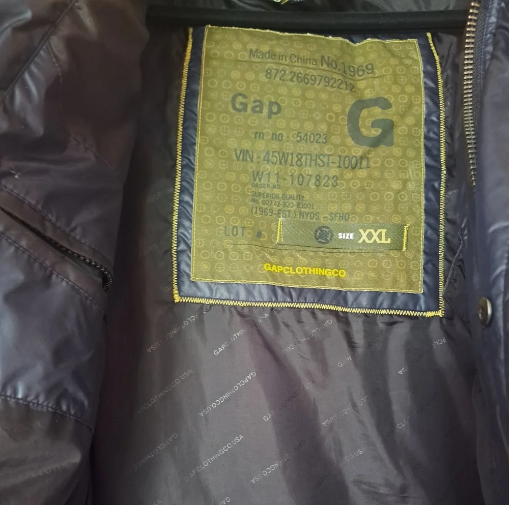 GAP jacket Navy Puffer Parka with Fur Trim.